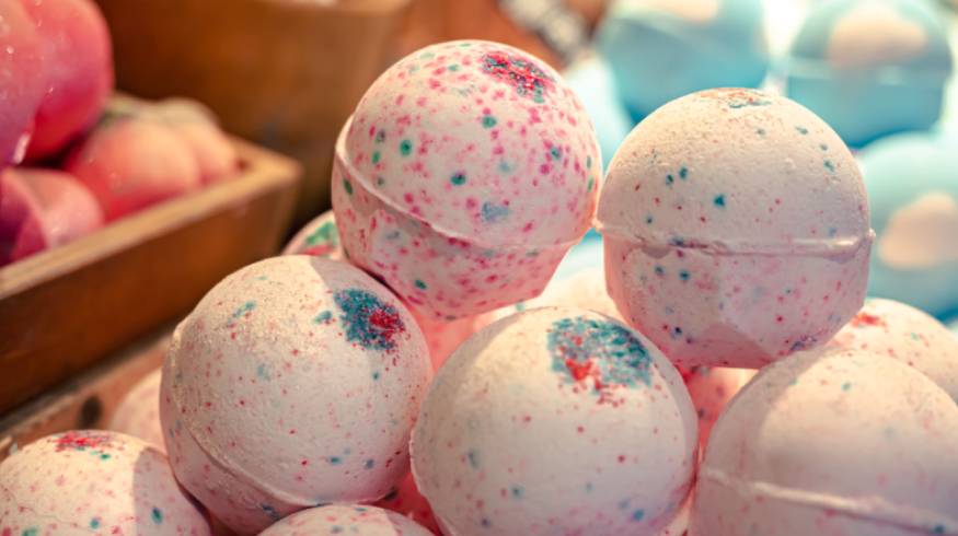 How to Make a Scented Bath Bomb: A Step-by-Step Guide